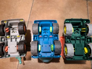 Juego de tres camiones de construcción de juguete