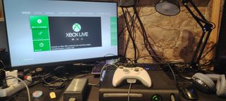 Xbox 360 Negra + Mando y Cables