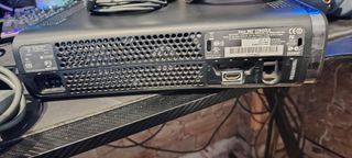 Xbox 360 Negra + Mando y Cables