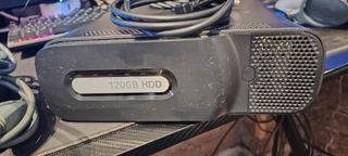 Xbox 360 Negra + Mando y Cables