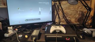 Xbox 360 Negra + Mando y Cables