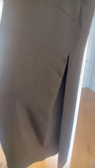 Vestido largo negro con escote en V