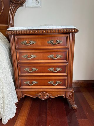 Cama y mesillas madera maciza clásica