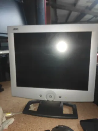 Pantalla AOC Plata y Negra