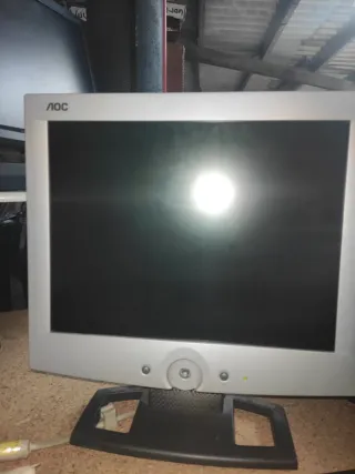 Pantalla AOC Plata y Negra