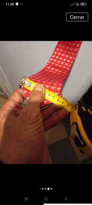 Corbata roja con elefantes plateados