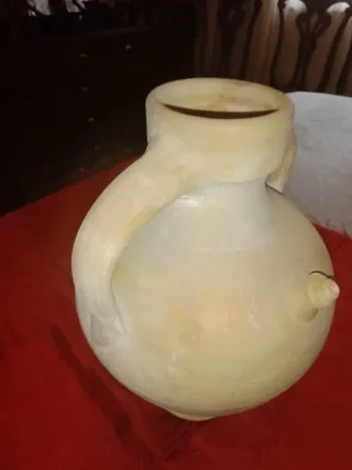 Antiguo cántaro botijo con asas