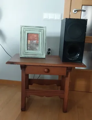 Mesa auxiliar de madera