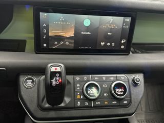 Land Rover Defender 3.0 I6 400 SE 110 Auto 4WD MHEV