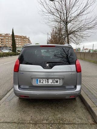 Peugeot 5008 2015