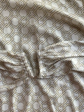 Blusa de mujer con estampado geométrico