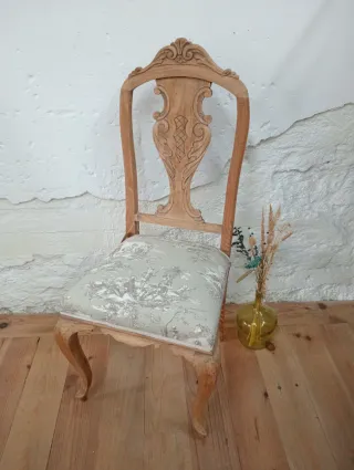 Silla beige rústica tapizada Toile de Jouy vintage