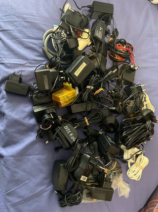 Cajón de transformadores o cargadores a elegir