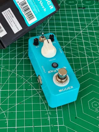 Pedales de guitarra. Pedal reverb y otros.