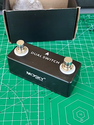 Pedales de guitarra. Pedal reverb y otros.