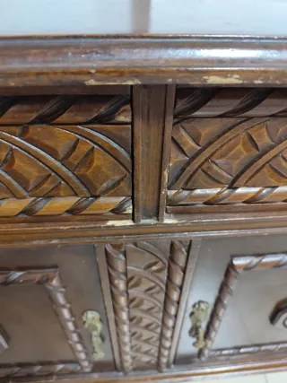 Mueble recibidor de madera tallada