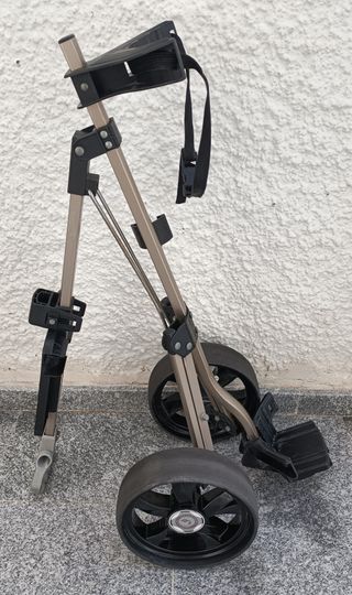 CARRO DE GOLF PLEGABLE EN BUEN ESTADO.