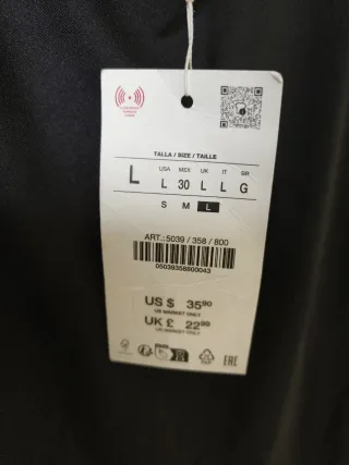 Vestido negro escotado