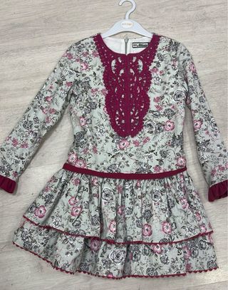 Vestido niña floral con volantes