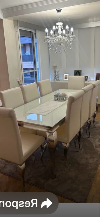 Comedor de lujo con sillas