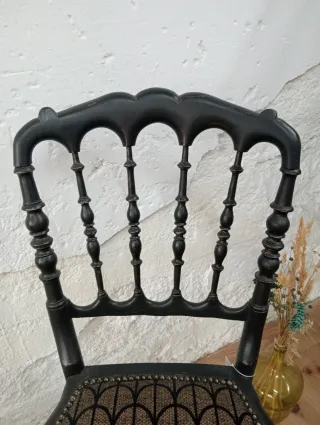 Silla negra Napoleón III tapizada con tela estampa