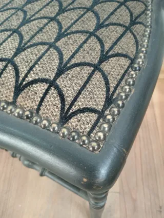 Silla negra Napoleón III tapizada con tela estampa