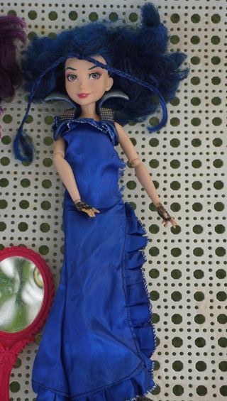 Muñecas Descendientes y soportes y Elsa y Ana leer