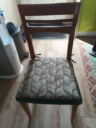 4 Sillas Madera Maciza y mesa