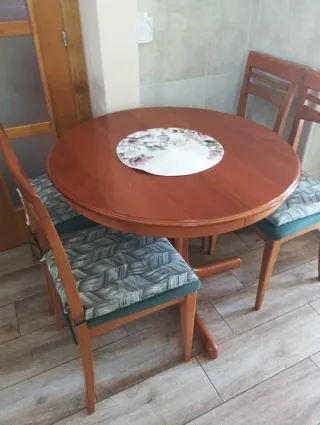 4 Sillas Madera Maciza y mesa