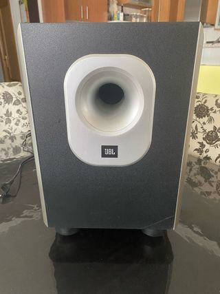 Subwoofer JBL Negro y Plateado
