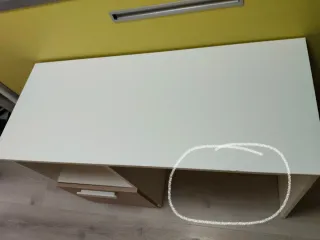 Mesa escritorio blanca y madera
