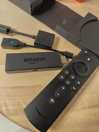 Amazon Fire TV Stick con mando por voz