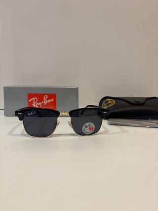 Occhiali da sole Ray-Ban Clubmaster neri e oro