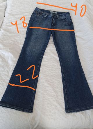 Pantalón vaquero flare azul