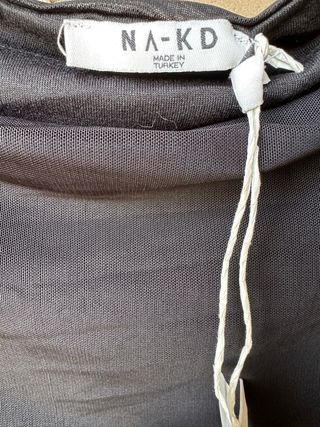 Top NA-KD negro manga larga malla