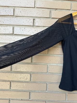 Top NA-KD negro manga larga malla