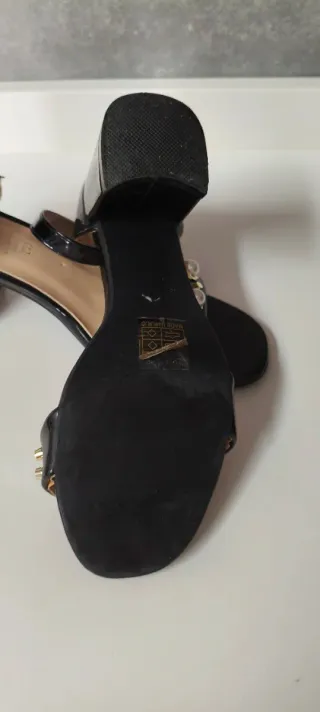 Sandalias charol negras MISSHE talla 36