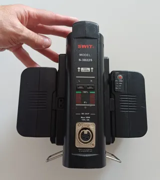 Lote 2 Baterías SWIT Mino-S140 y Cargador