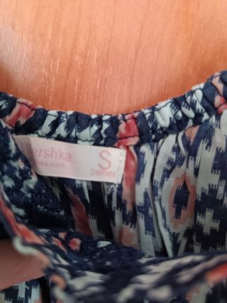 Camiseta tirantes bordada azul marino. Bershka