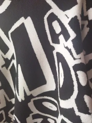 Jersey estampado letras blanco y negro
