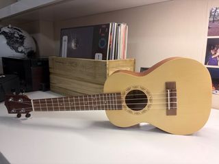 Ukelele Rayzm + Afinador + Bolsa