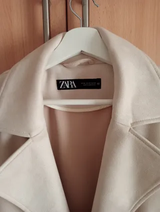Chaqueta crop estilo gabardina de zara