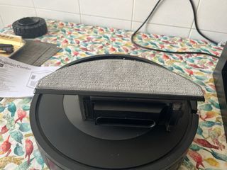 Roomba iRobot J7+ con base de autovaciado