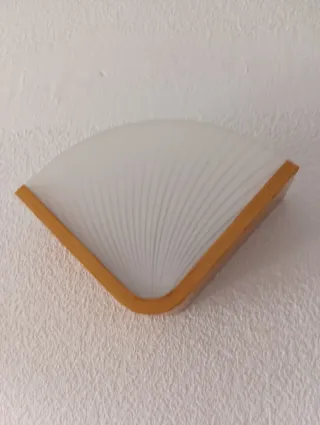 Aplique de pared madera y plastico