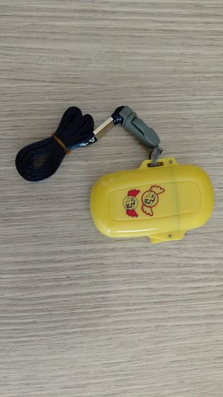 Porta accendino giallo con cordino