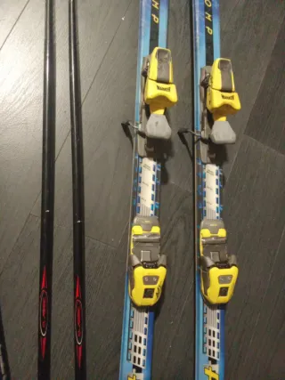 Lote esquís Fischer y palos Leki
