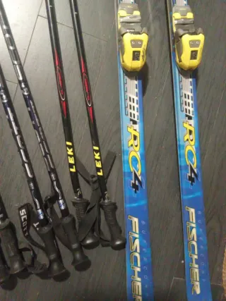 Lote esquís Fischer y palos Leki
