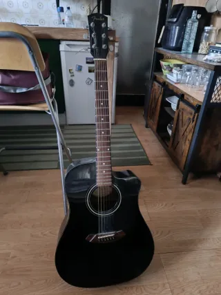 Guitarra Electroacústica Negra más amplificador