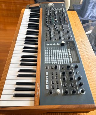 Arturia PolyBrute + Cubierta Protectora Decksaver