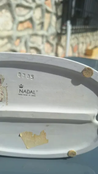 Figura de porcelana Nadal niña lavando
